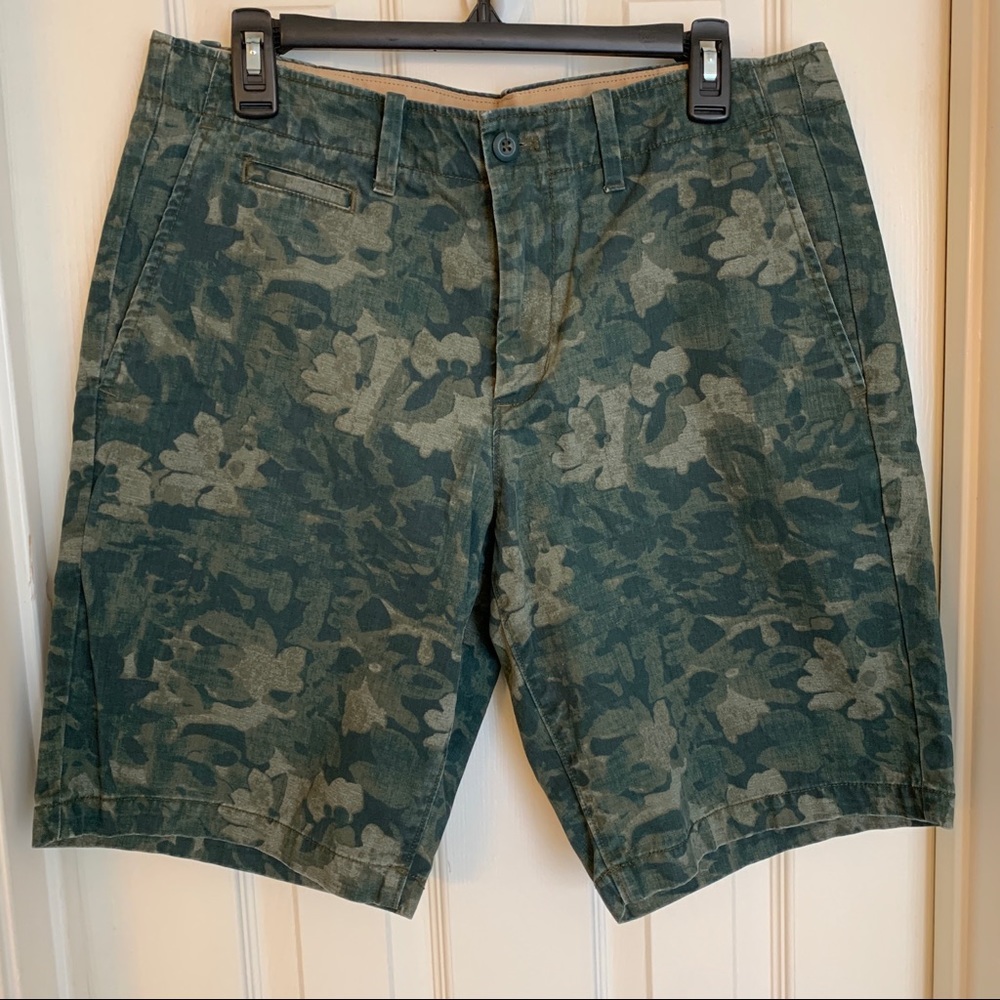 Men’s Gap The Lived-In Short Flowered Camo Size 34 5 Pocket 100% Cotton EUC